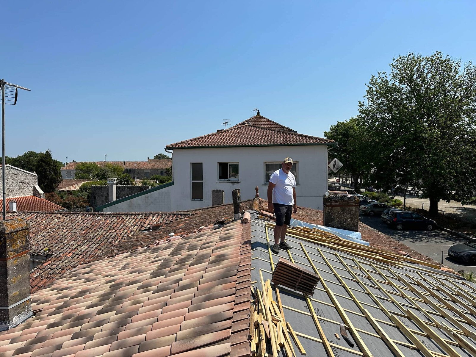 Pose d'unenouvelle toiture en tuile romane  à Ars en Ré