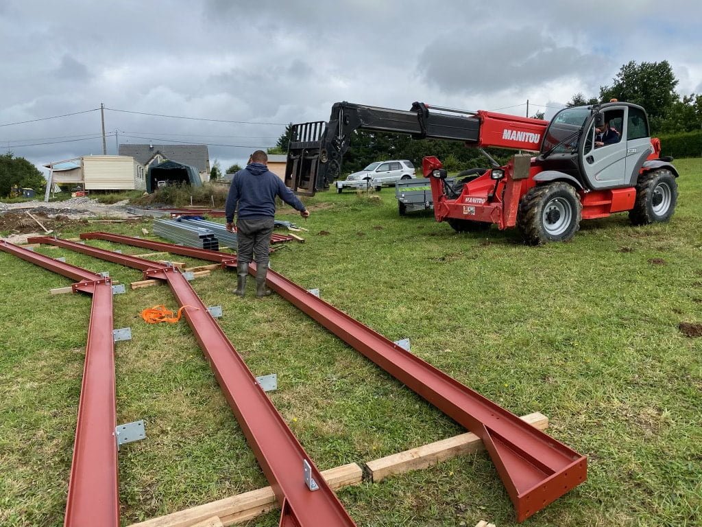 Gros plan sur la structure du hangar