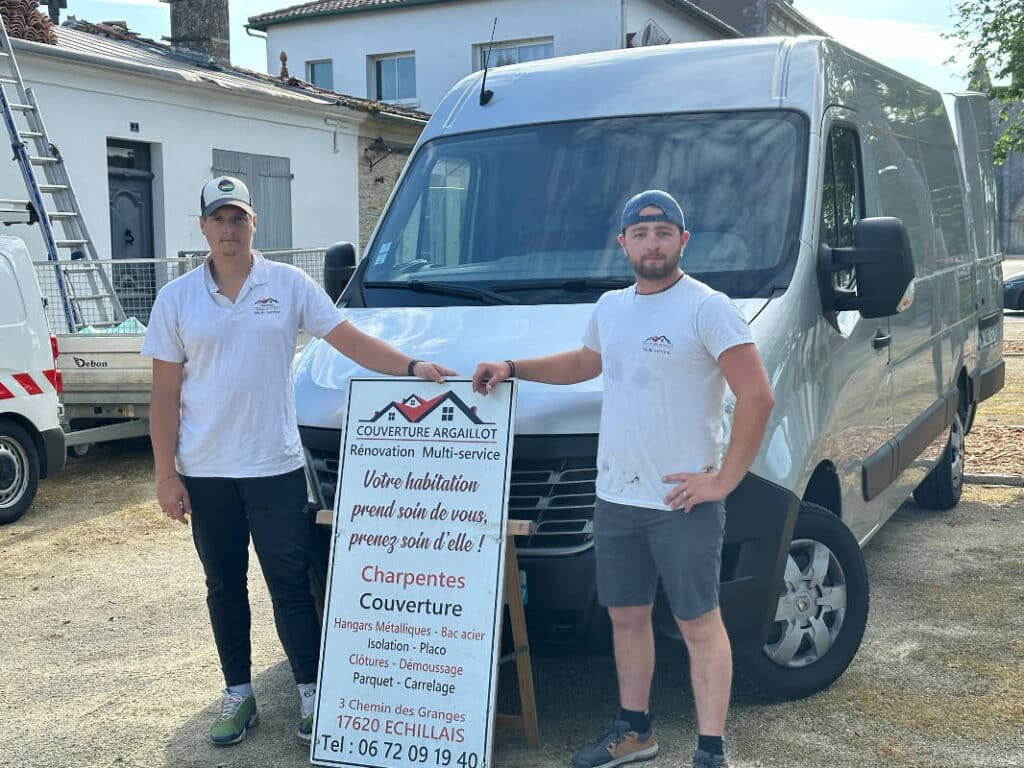 jersey argaillot et un ouvrier devant camion en charente ùaritime