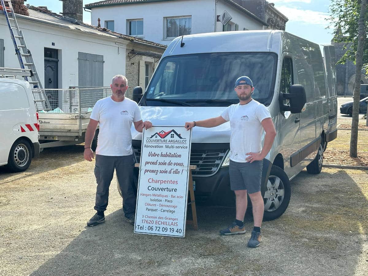 Michel & Jersey Argaillot devant leur camion en Charente-Maritime