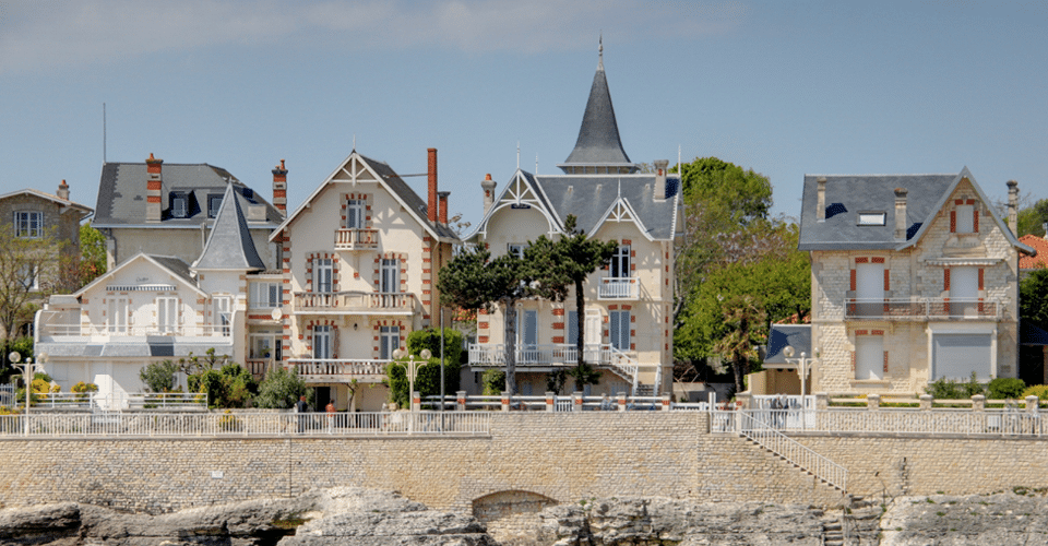 LA Rochelle vue sure le port et de vieilles toitures